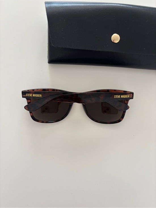 Steve Madden Accessories - Steve Madden tortoiseshell sunglasses